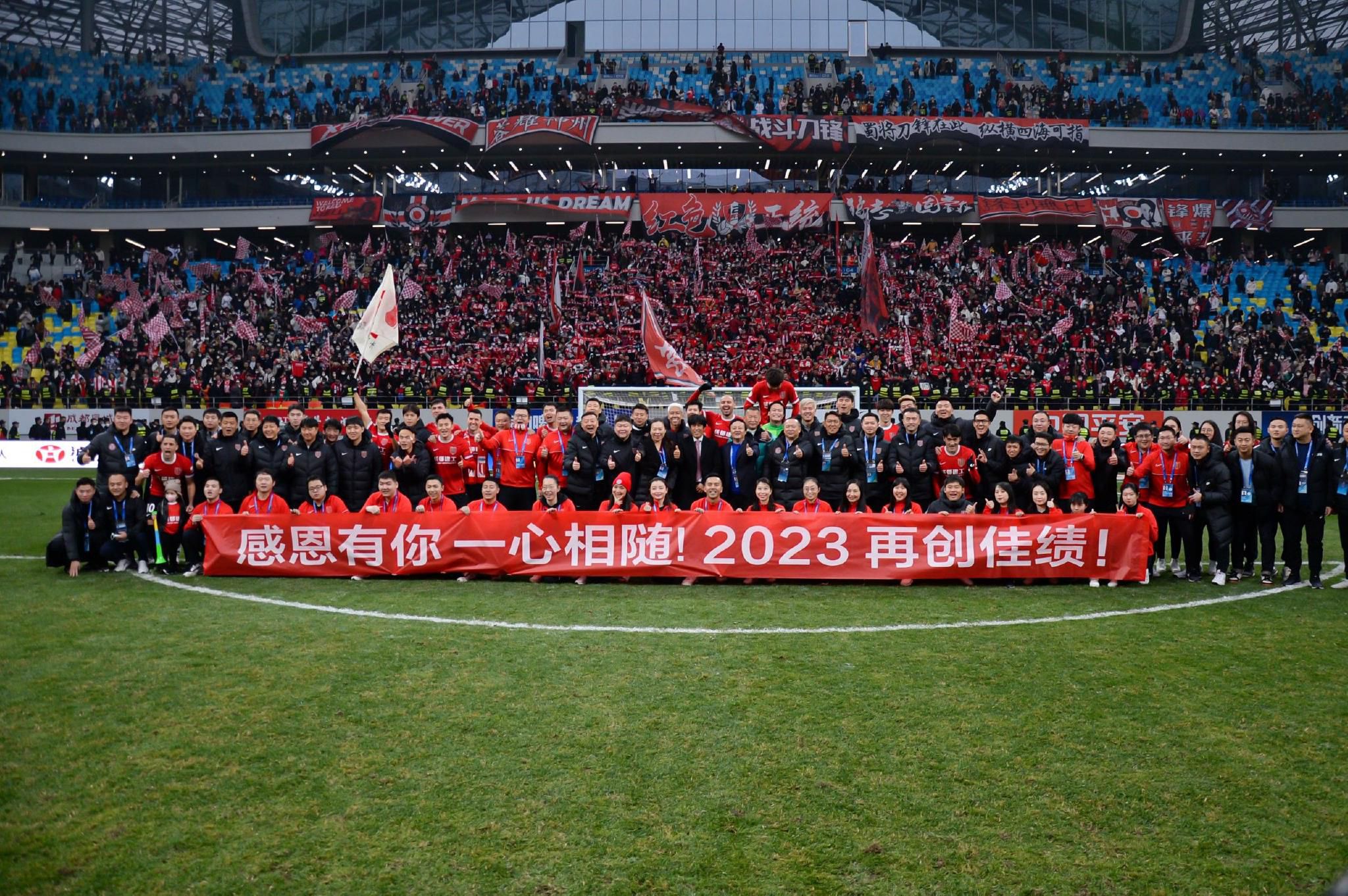 27岁的吉拉西本赛季14场打进18球状态神勇，而多特队内最佳射手菲尔克鲁格和布兰特都只有6球入账，此外伤愈的阿莱和穆科科状态也都不在最佳，多特急需在锋线补强。